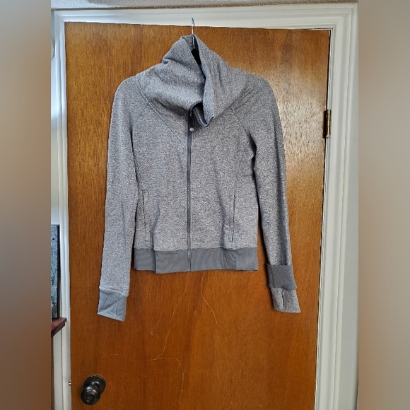 Lululemon - Be Present Jacket - Picture 8 of 14